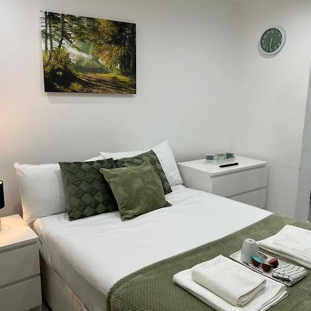 Central Harrow Cozy Apartment With Free Parking Harrow on the Hill Camera foto